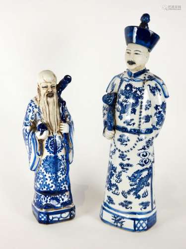 两座雕像。白色和蓝色的瓷器。圣人和皇帝。高：32和43厘米。