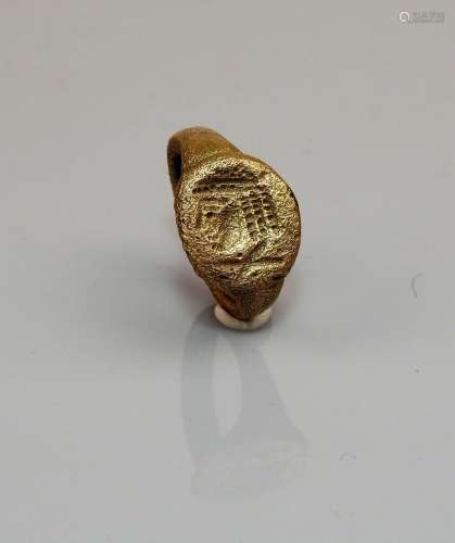 凹版男人肖像的Sigillar戒指。青铜 内径1.6厘米罗马时代