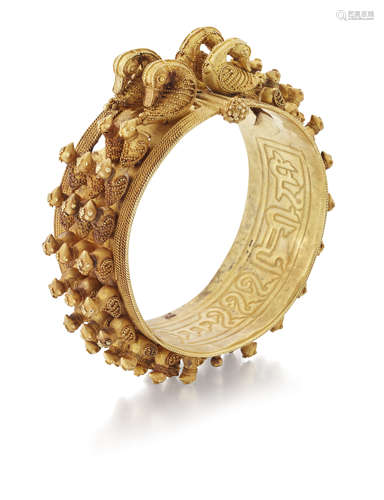 AN ABBASID/IlKHAN DYNASTY BANGLE