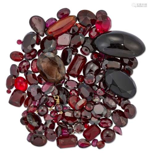 A QUANTITY OF VARI-CUT GARNETS, RED PASTE AND QUARTZ