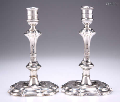 A PAIR OF IRISH CAST SILVER CANDLESTICKS, CIRCA 1750