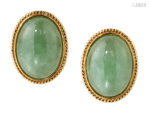 A PAIR OF JADE EARRINGS