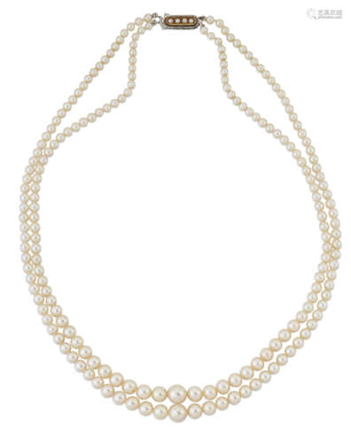 A CULTURED PEARL NECKLACE, WITH A 9 CARAT WHITE GOLD PEARL S...