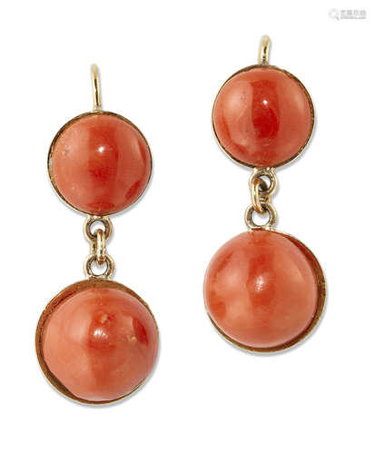 A PAIR OF CORAL PENDANT EARRINGS