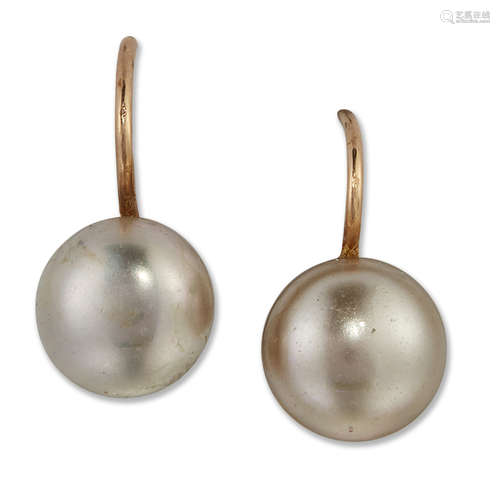 A PAIR OF CULTURED PEARL EARRINGS