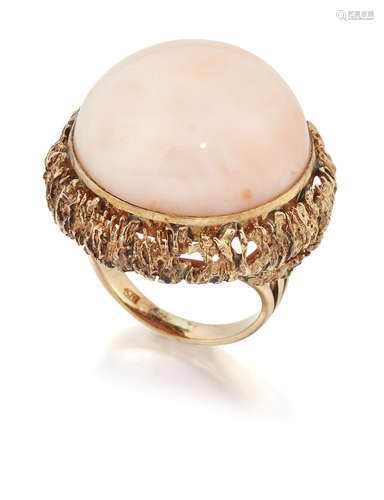 A 1970s CORAL COCKTAIL RING