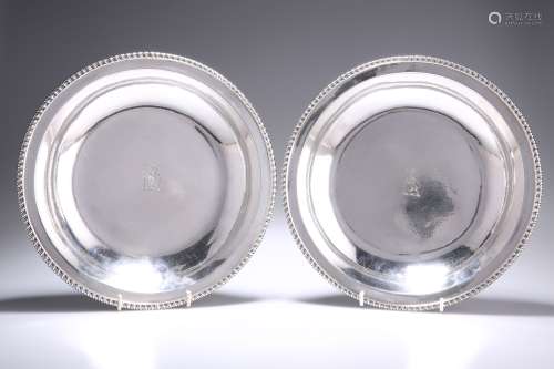 A PAIR OF GEORGE IV IRISH SILVER SECOND COURSE DISHES