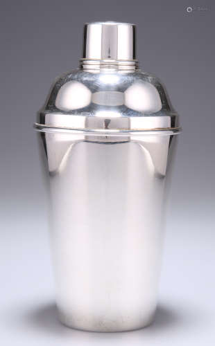 A 20TH CENTURY SILVER-PLATED COCKTAIL SHAKER