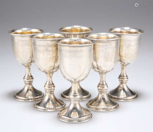 A SET OF SIX GEORGE V SILVER SMALL GOBLETS