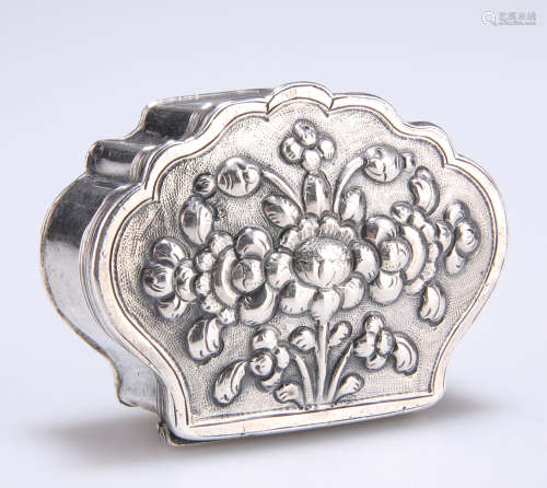 A CHINESE SILVER SNUFF BOX, CIRCA 1890