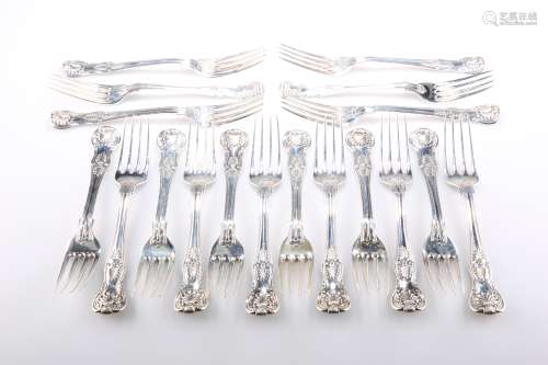 A FINE SET OF EIGHTEEN GEORGE III SILVER TABLE FORKS