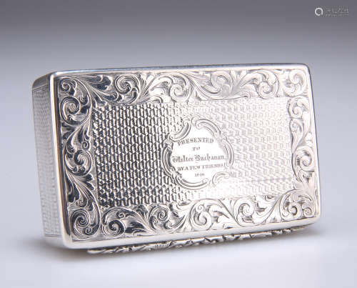 AN EARLY VICTORIAN SILVER SNUFF BOX