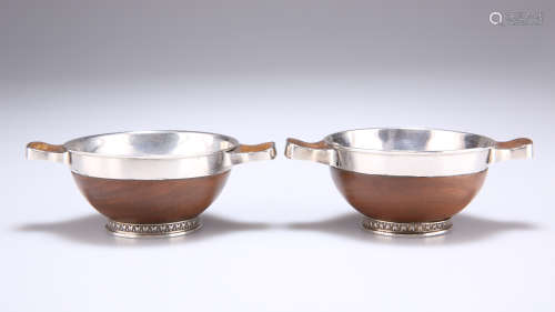 A SMALL PAIR OF GEORGE IV SCOTTSH SILVER HARDWOOD QUAICHS'