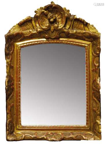 Miroir en bois sculpté et doré