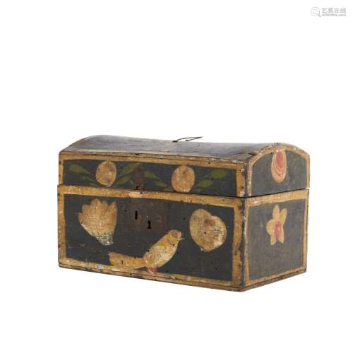 Coffret en hêtre  à décor peint d'oiseaux, de fleurs et de f...