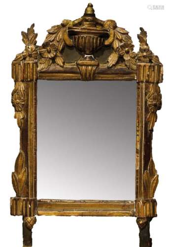 Miroir de console en bois sculpté et doré