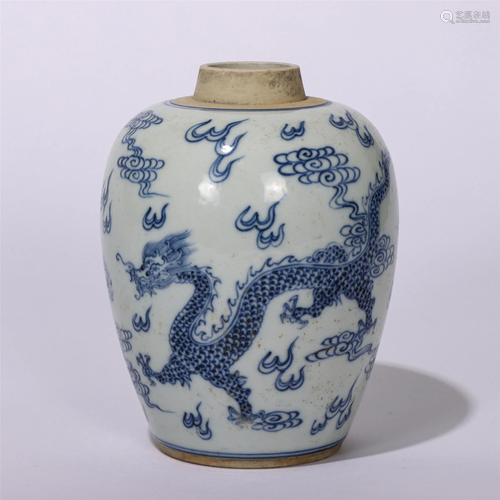 A CHINESE BLUE AND WHITE PORCELAIN JAR