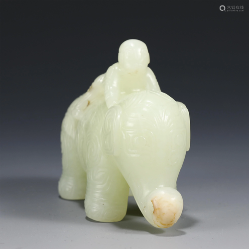 A CHINESE JADE ELEPHANT DECORATION