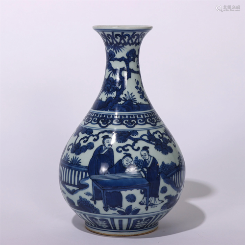 A CHINESE BLUE AND WHITE PORCELAIN VASE