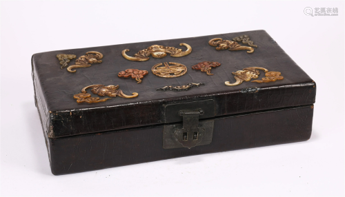 A CHINESE LACQUERWARE BOX