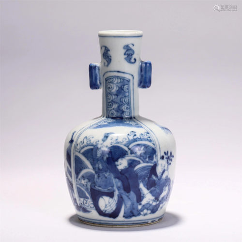 A CHINESE BLUE AND WHITE PORCELAIN VASE