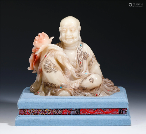 A CHINESE SOAPSTONE FIGURE OF BUDDHA DECORATION