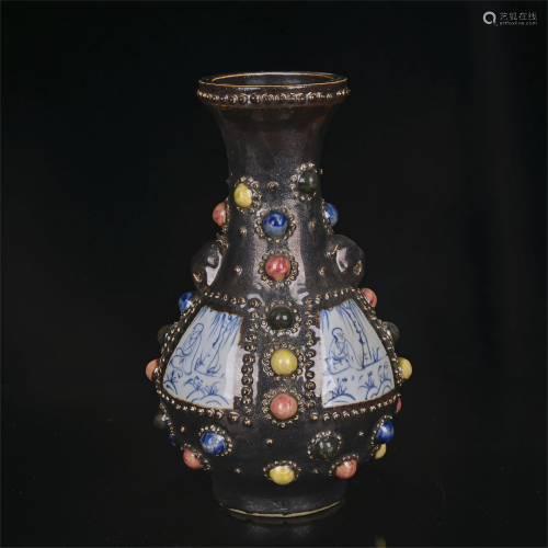 A CHINESE BLUE AND WHITE BROWN GLAZED PORCELAIN VASE