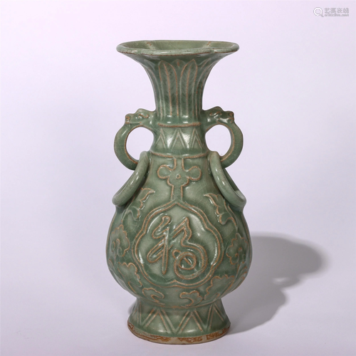 A CHINESE CELADON GLAZE PORCELAIN VASE