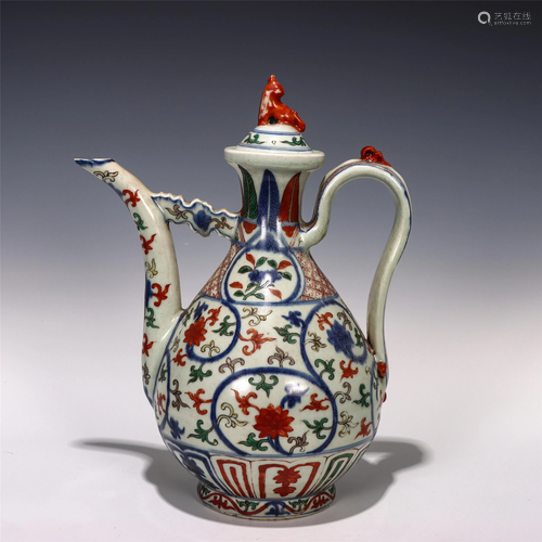 A CHINESE BLUE AND WHITE PORCELAIN WUCAI WINEPOT