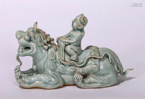 A CHINESE HUTIAN TYPE GLAZED PORCELAIN DECORATION