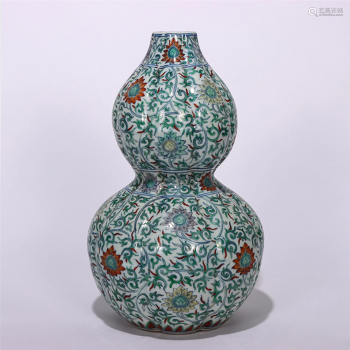 A CHINESE BLUE AND WHITE DOUCAI PORCELAIN DOUBLE GOURD