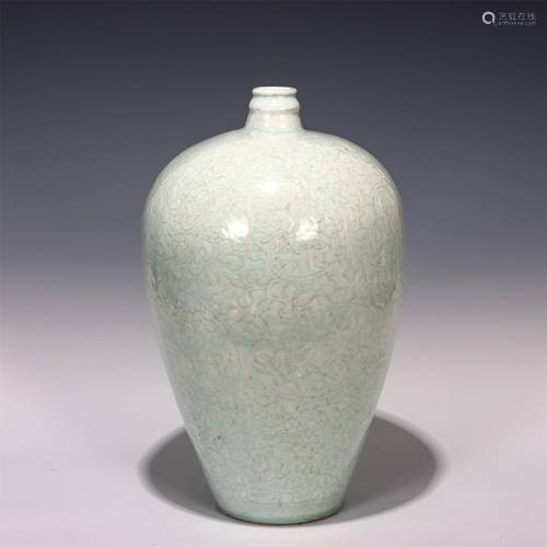 A CHINESE HUTIAN TYPE GLAZED PORCELAIN VASE