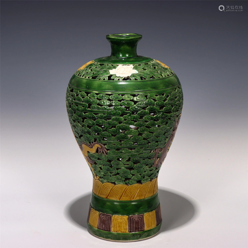 A CHINESE SANCAI GLAZED OPENWORK PORCELAIN VASE