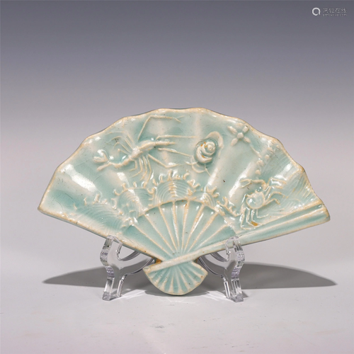 A CHINESE HUTIAN TYPE GLAZED FAN-SHAPED PORCELAIN