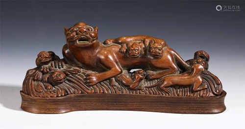 A CHINESE FOO-DOG CARVING BOXWOOD DECORATION