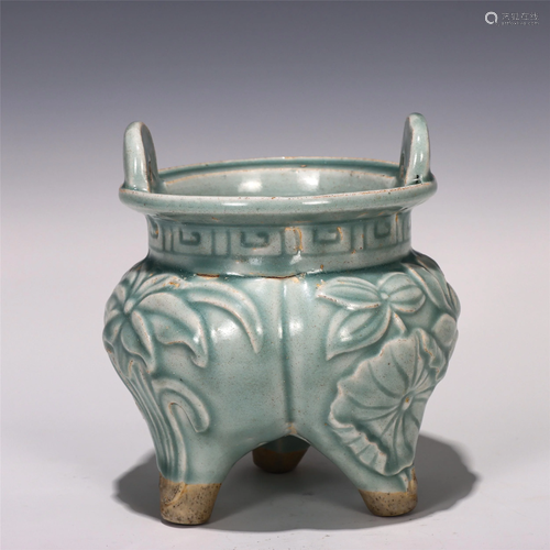 A CHINESE HUTIAN TYPE GLAZED PORCELAIN TRIPOD CENSER