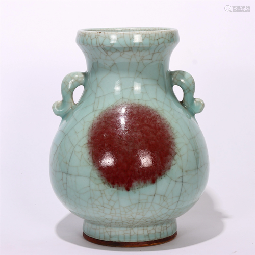 A CHINESE GE TYPE GLAZED PORCELAIN VASE