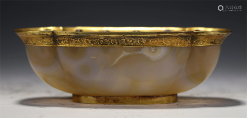 A CHINESE AGATE INLAID GOLD BOWL