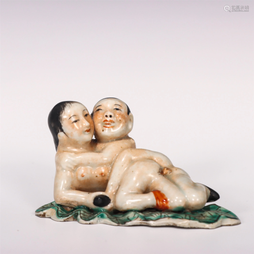 A CHINESE PORCELAIN FIGURE STATUE