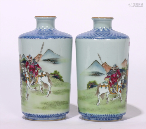 A PAIR OF CHINESE FAMILLE ROSE PORCELAIN VASED