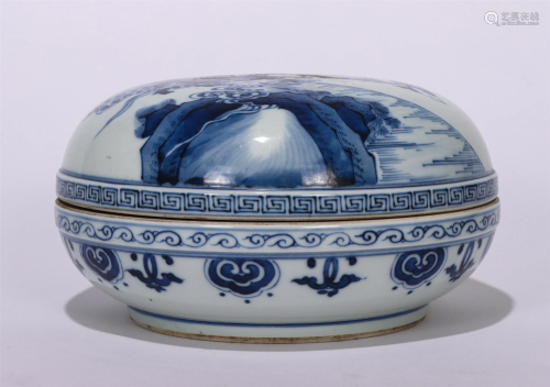 A CHINESE BLUE AND WHITE PORCELAIN FRUIT BOX AND COVER