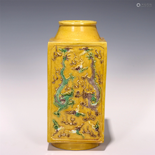 A CHINESE YELLOW GLAZED SANCAI PORCELAIN SQUARE VASE