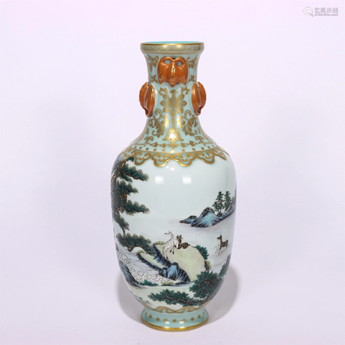 A CHINESE FAMILLE ROSE PORCELAIN VASE