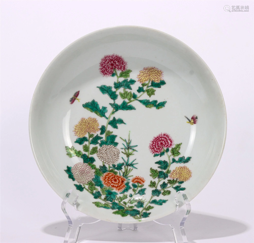 A CHINESE FAMILLE ROSE PORCELAIN PLATE