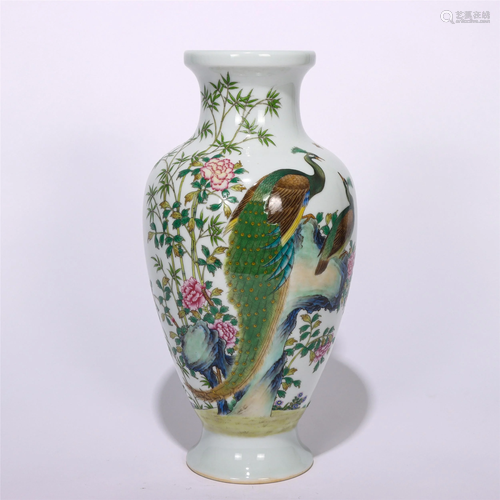 A CHINESE ENAMEL FLOWER PORCELAIN VASE