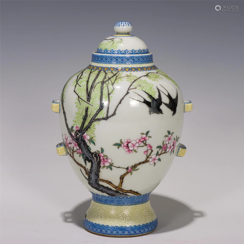 A CHINESE FAMILLE ROSE PORCELAIN LIDDED JAR