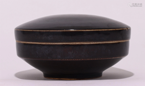 A CHINESE BLACK DING PORCELAIN ROUGE CASE