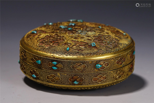 A CHINESE ROUND GOLD LIDDED BOX