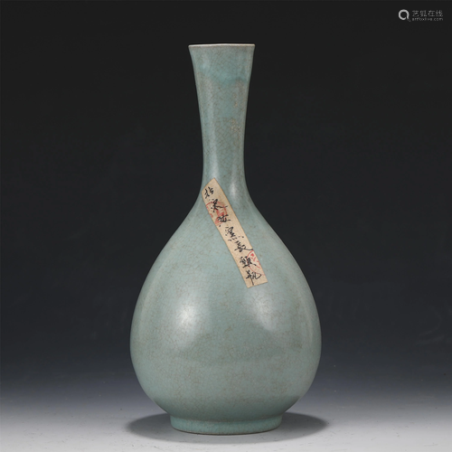 A CHINESE RU TYPE GLAZED PORCELAIN VASE