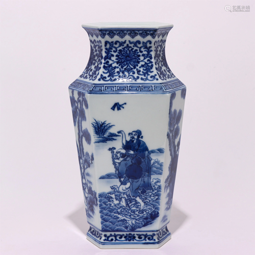 A CHINESE BLUE AND WHITE PORCELAIN HEXAGONAL VASE